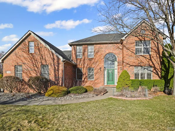 564 Chasseur Dr, Grand Blanc, MI 48439