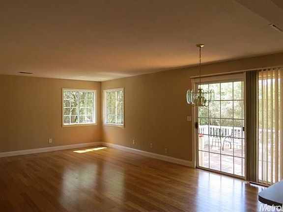 3rd image of 5221 Longview Ln