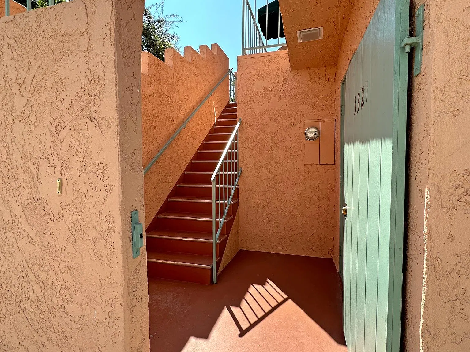 2 bed, 900 sqft, $3,200 — Photo 2