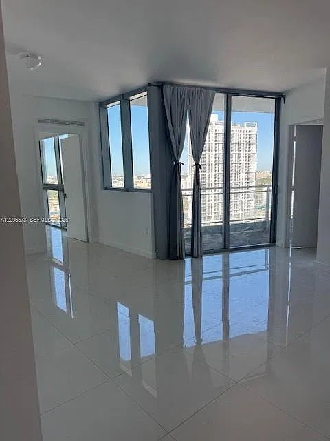 Mint Condo — Photo 1