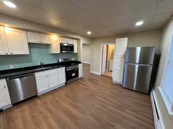 17 Winthrop Ave APT 2, West Warwick, RI 02893