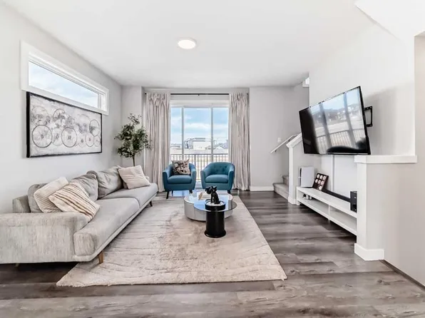 413 E Skyview Ranch Cir NE, Calgary, AB T3N 1Y8