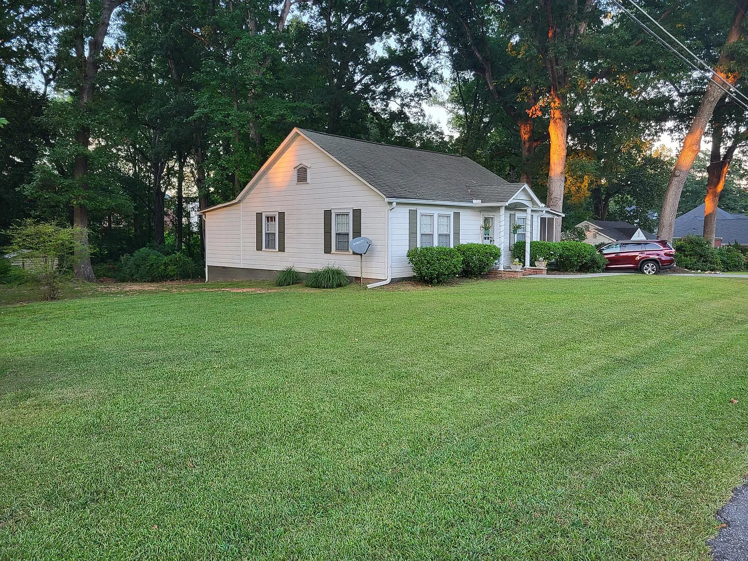 2 bed, 1040 sqft, $2,295 — Photo 2