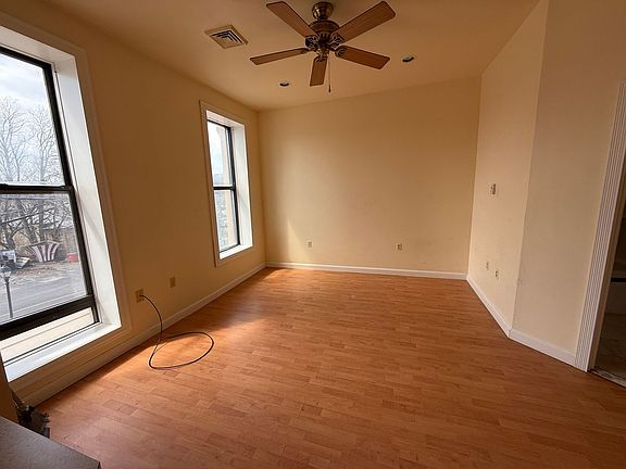 5th image of 21 Salem Ave APT 1