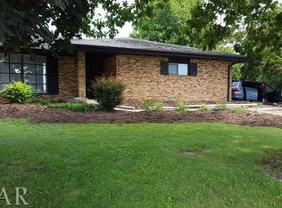 9945 Bucks Rd, Heyworth, IL 61745