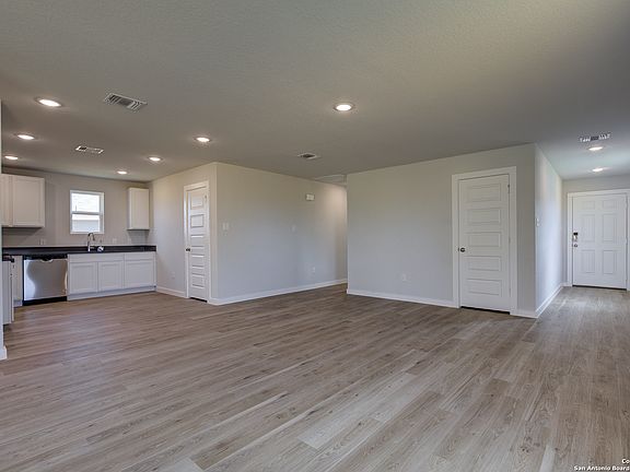 3rd image of 5303 Frederick Bluff