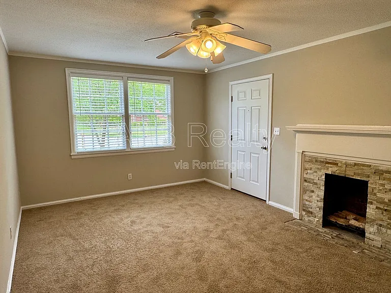301 Bradley Dr — Photo 9