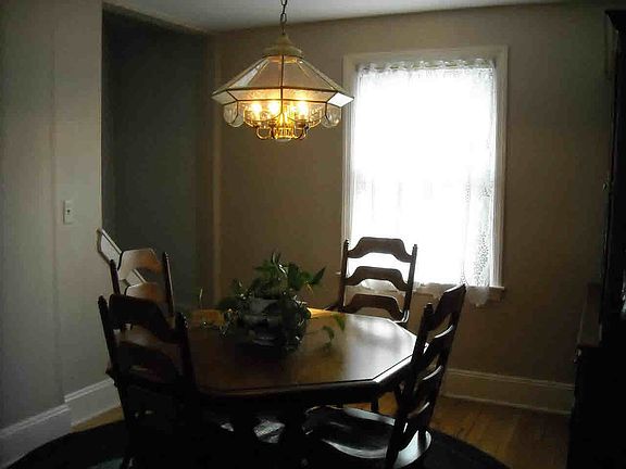 4th image of 32 Horseshoe Dr