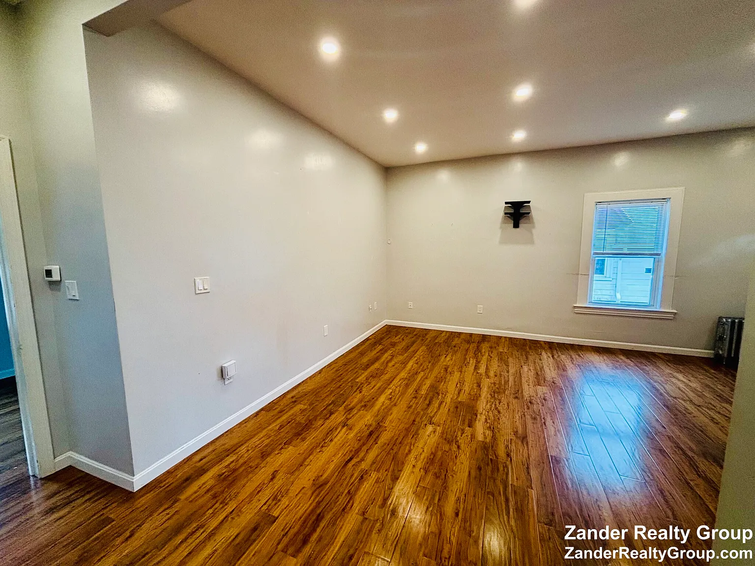 3 bed, 1.0 bath, $3,400 — Photo 2