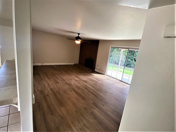 641 Holly Living Room May 2023_05182023