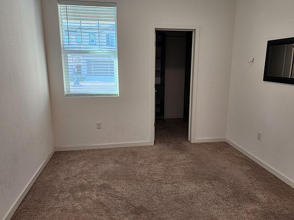 3rd image of 1401 Clementine Ln