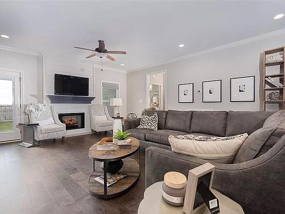 4th image of 661 Boston Park Dr