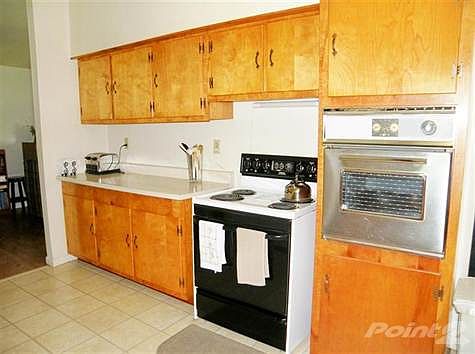 Plenty of Cabinet Storage and Counter Space in This Great Kitchen
