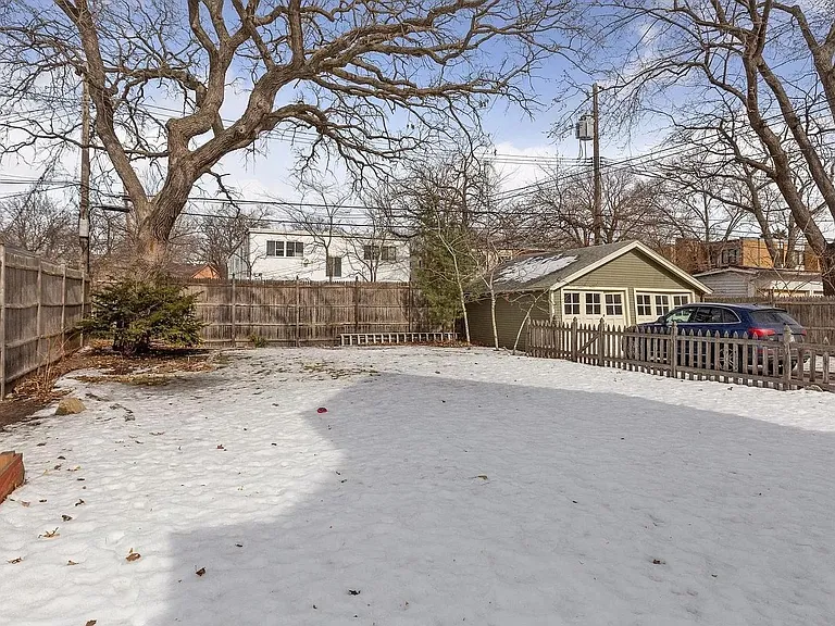 415 6th St SE — Photo 33