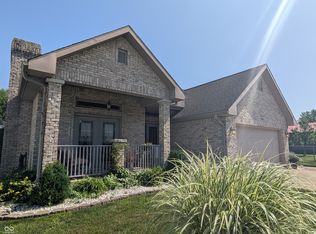 628 E 8th St, Rushville, IN 46173