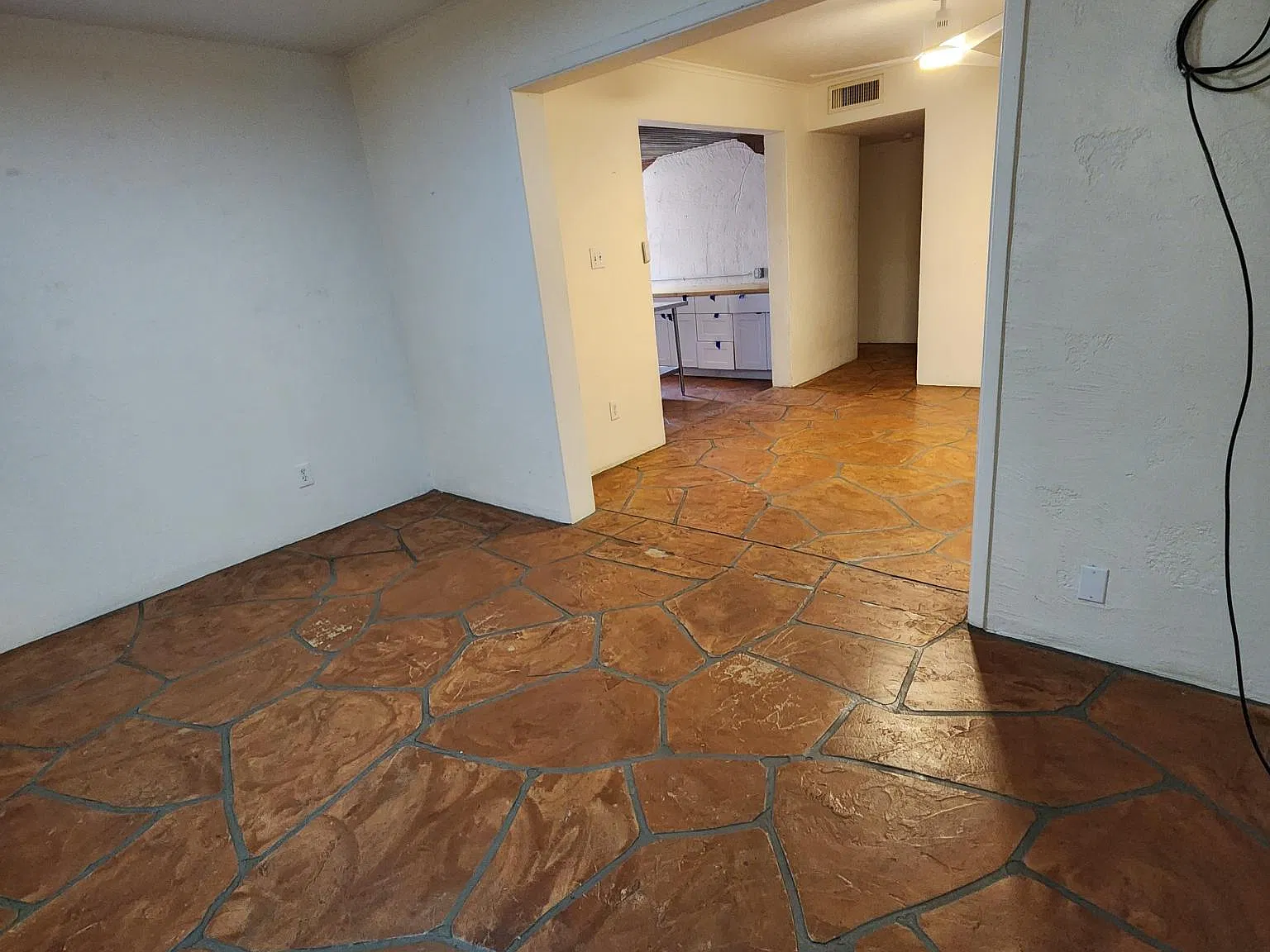 5 bed, 2100 sqft, $2,199 — Photo 4