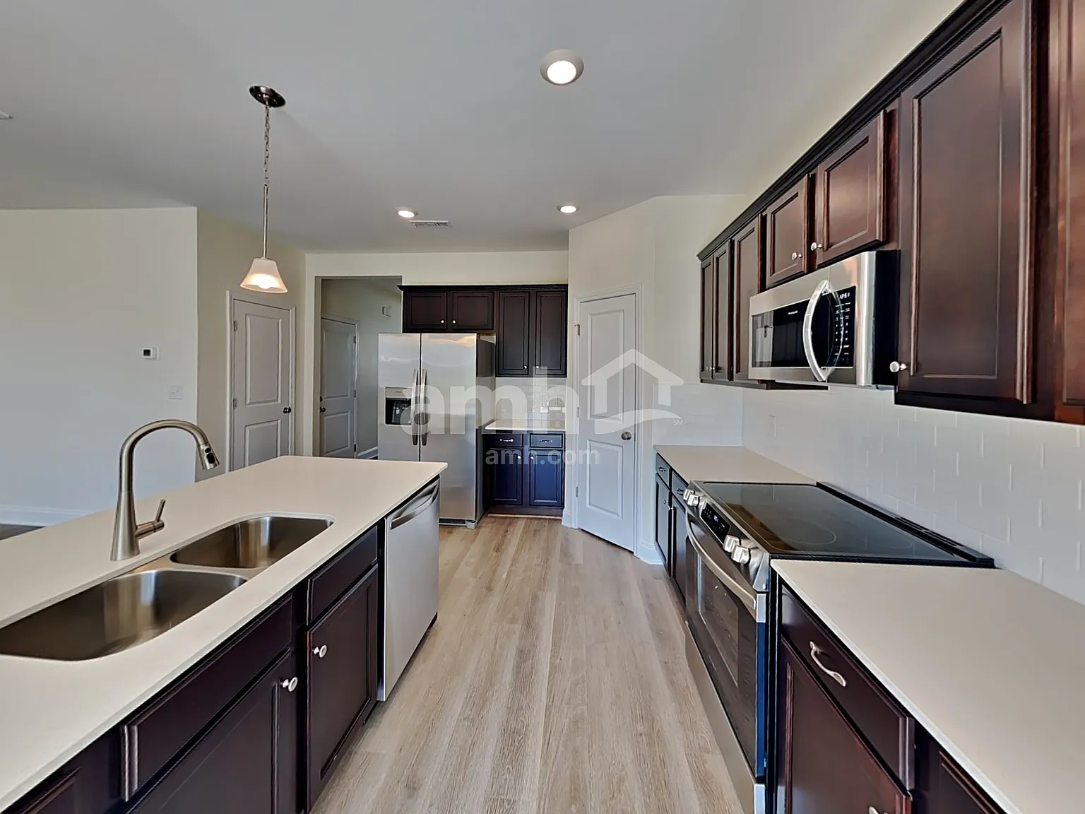 4 bed, 2.5 bath, 2297 sqft, $2,690 — Photo 3