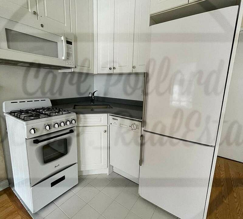 2nd image of 60 W 58th St #4A