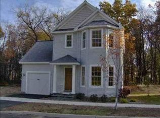 18 Cleveland Ave, Saratoga Springs, NY 12866