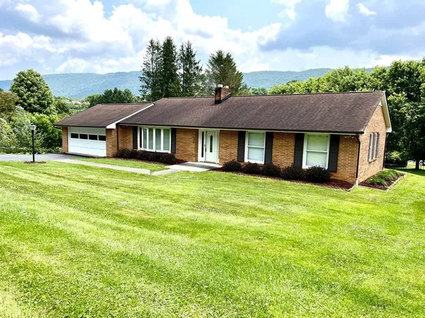 803 Fincastle Dr, Bluefield, VA 24605