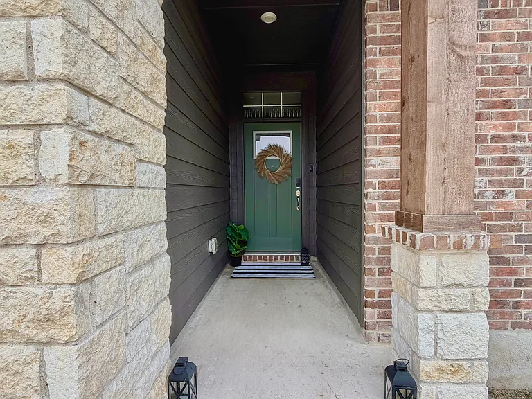 2026 Yarrelton Dr — Photo 3