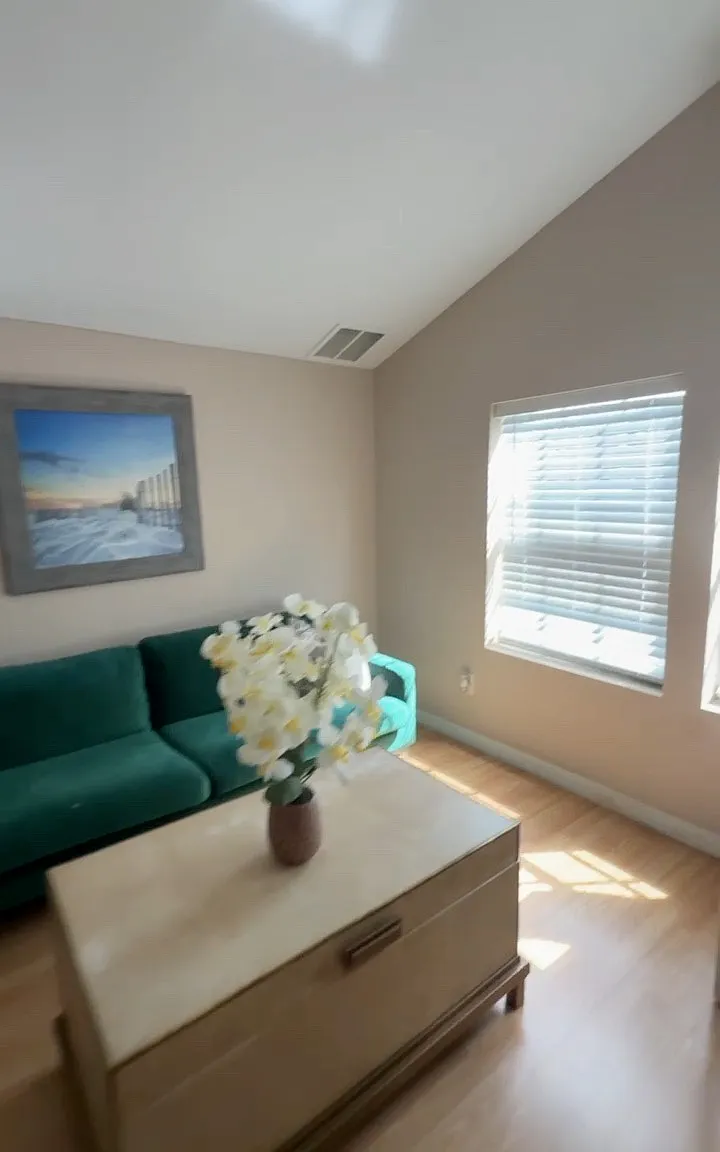 1322 E Memorial Blvd — Photo 3