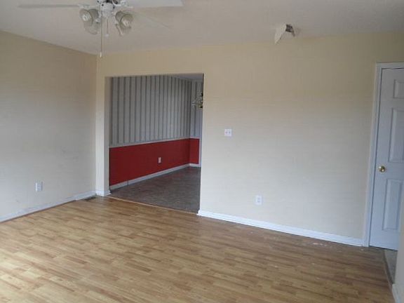 3rd image of 300 Twin Creeks Dr