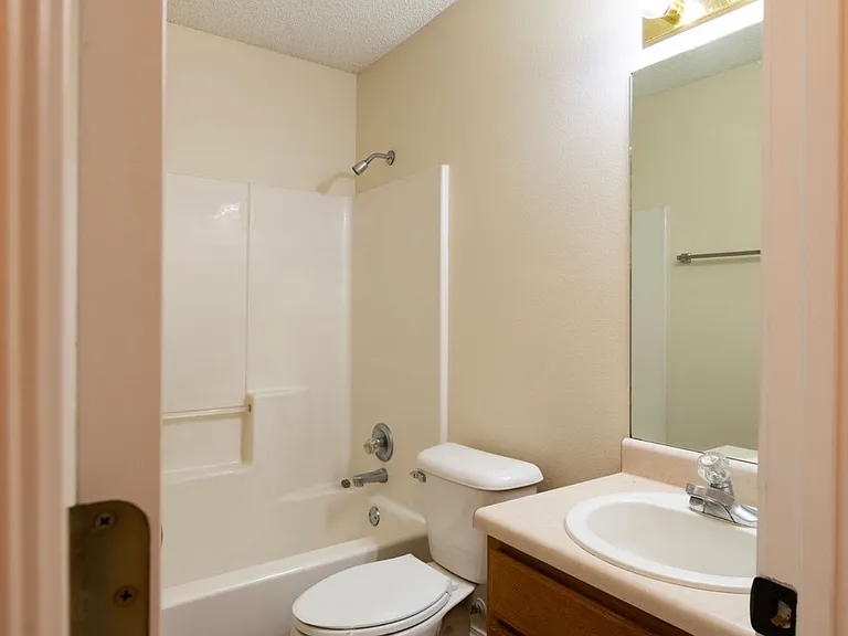 1459 Fredonia St — Photo 14