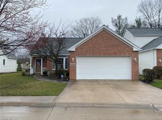 12590 Woodberry Ln, Strongsville, OH 44149