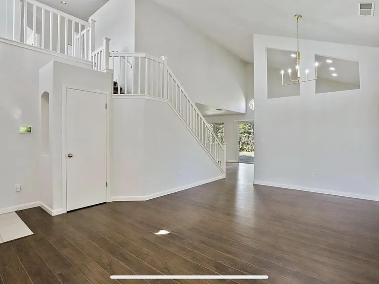 9381 Windrift Ln — Photo 6