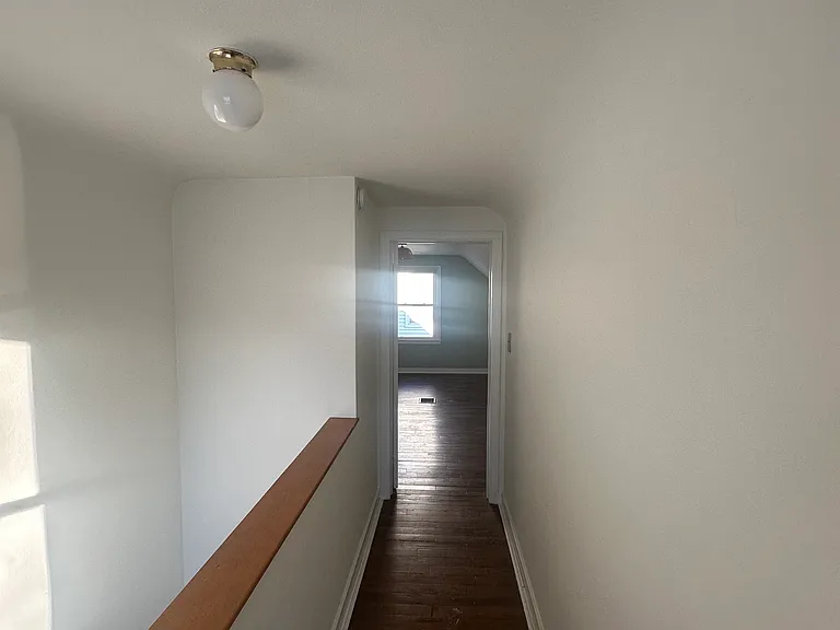 1336 W Summit Ave — Photo 13