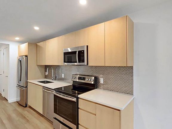 2nd image of 814 Amsterdam Ave APT 5E