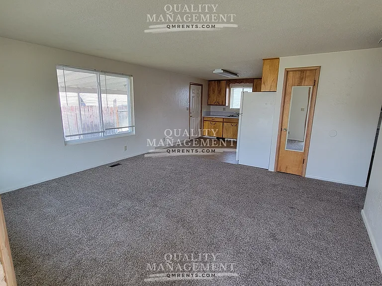 206 Meffan Ave — Photo 3