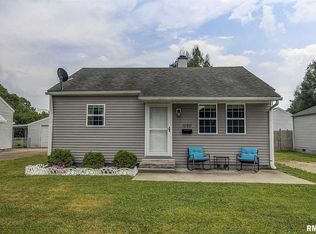 1120 W Market St, Taylorville, IL 62568