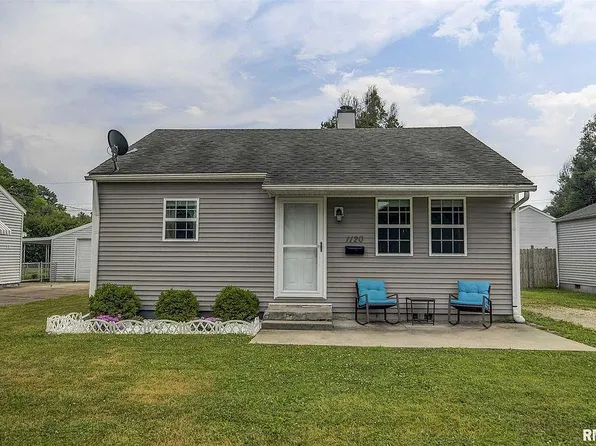 1120 W Market St, Taylorville, IL 62568