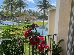 251 Palm Cir W APT 201, Hollywood, FL 33025