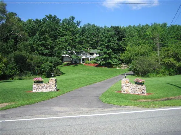 61 Lake Shore Rd, Westport, NY 12993