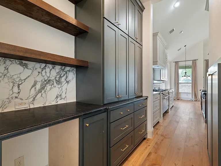 1040 Edgefield Ln — Photo 8