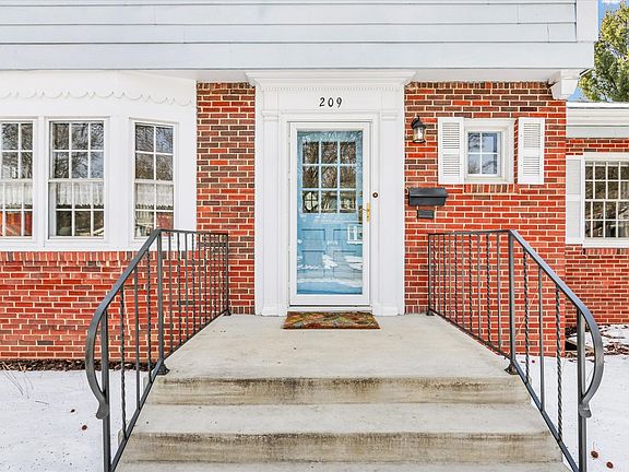 4th image of 209 W Vermont Ave