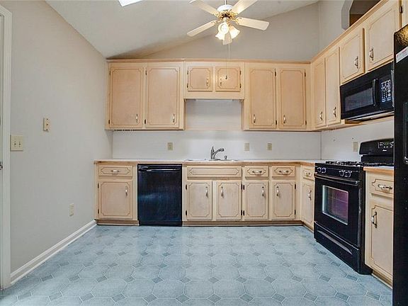 2nd image of 1413 Towne Harbor Ln