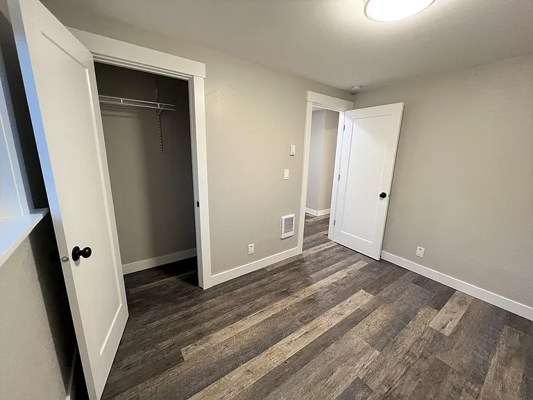 1724 Bloomington Ave — Photo 11
