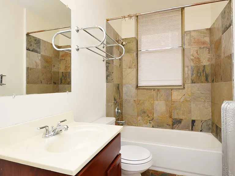 1943 W Chase Ave #2 — Photo 28