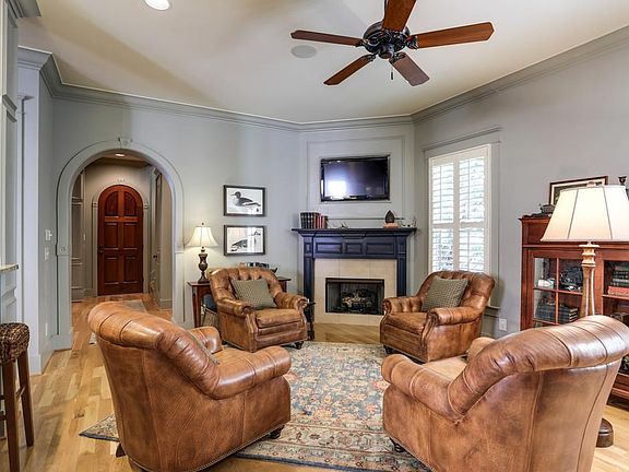 4th image of 2964 Americus Dr
