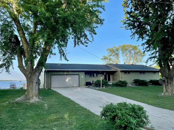 1113 Emerald Dr, Storm Lake, IA 50588