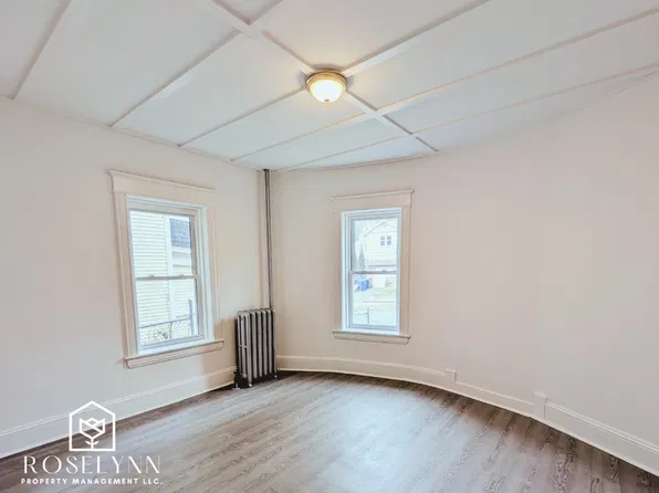 24 Coomes St APT 3R, Springfield, MA 01108