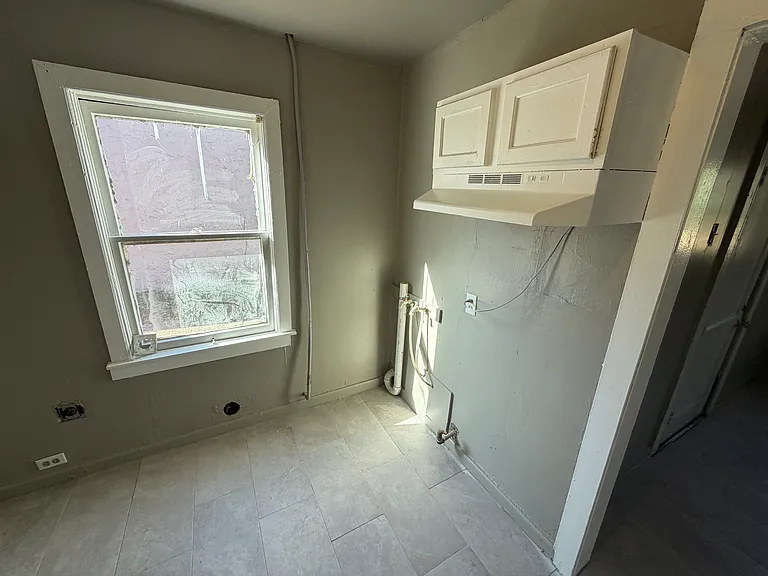 1838 Lyons St — Photo 10