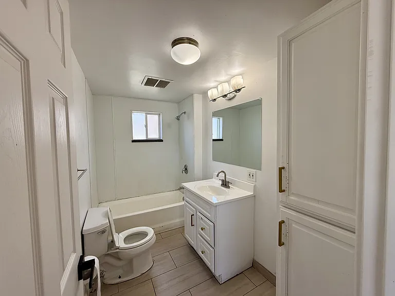 806 52nd Ave #B — Photo 7