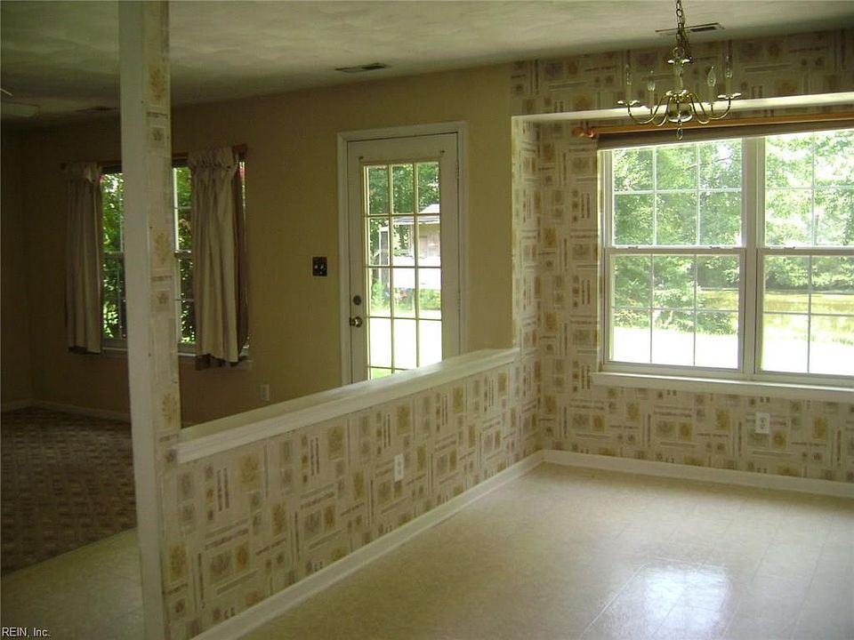 2nd image of 205 Lenox Ct