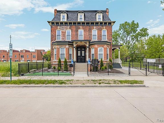 2nd image of 269 Watson St #102
