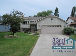 1296 Fallbrook Ln, Woodbury, MN 55125